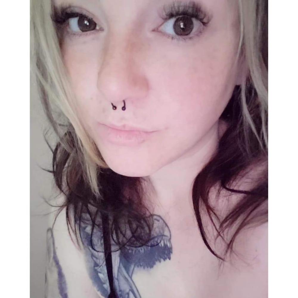 Meet your Posher, Becca